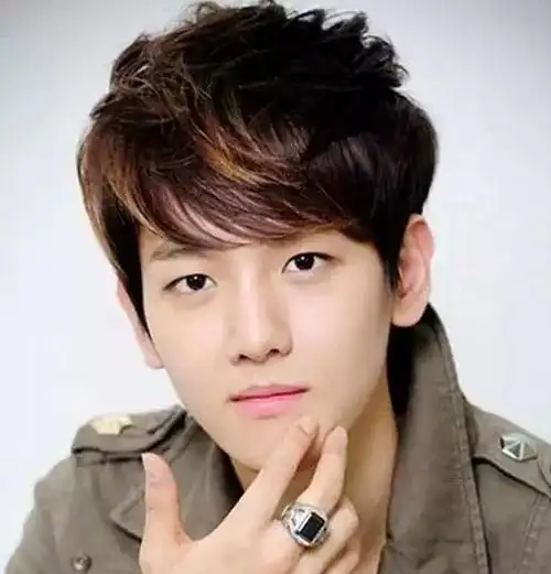 男士短发纹理烫发 尽显帅气风范