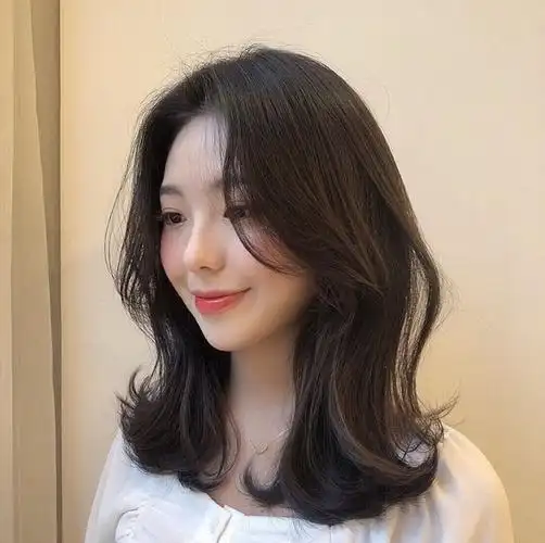 八字刘海(可以扎个马尾)