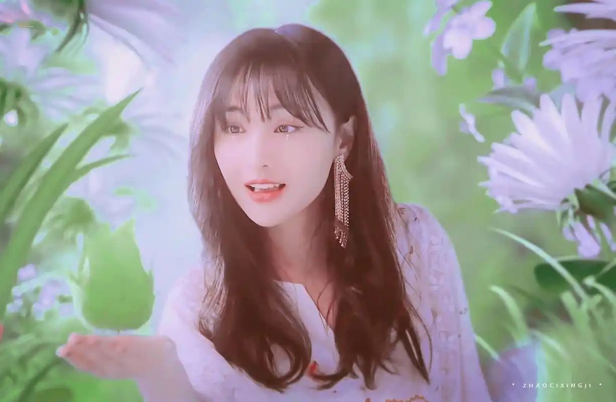 来看看迪丽热巴和郑爽的洗发水广告图,谁更有购买欲?