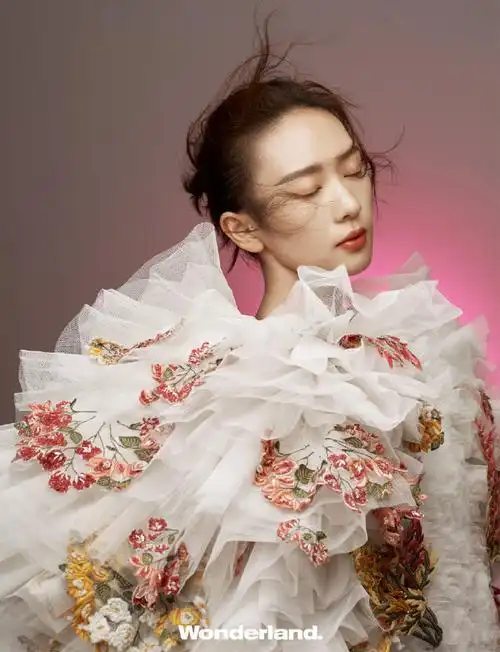 童瑶36岁生日快乐##童瑶心形花卉裙