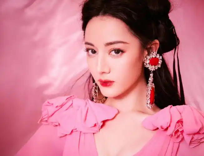 今日发型##迪丽热巴##迪丽热巴粉色芭比蝴蝶结发型