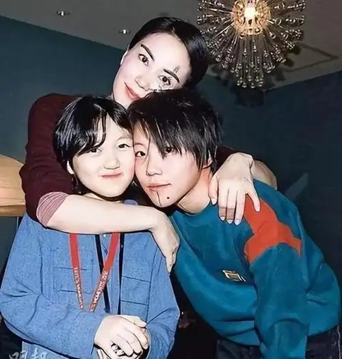 李亚鹏:我那"抽烟喝酒打麻将"的前妻王菲,竟是世上顶好的妈妈