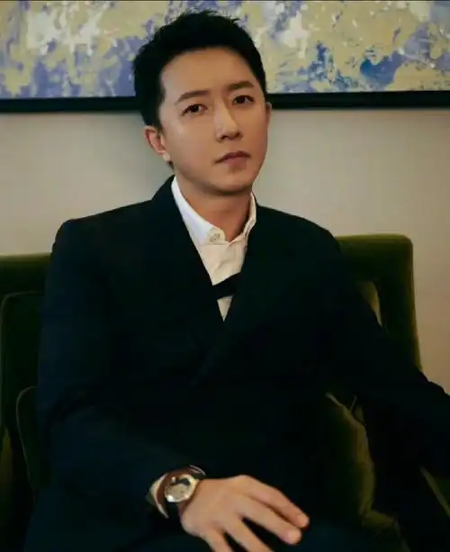 其实除了张艺兴之外,在韩国出道的中国男艺人还有很多:鹿晗,黄子韬