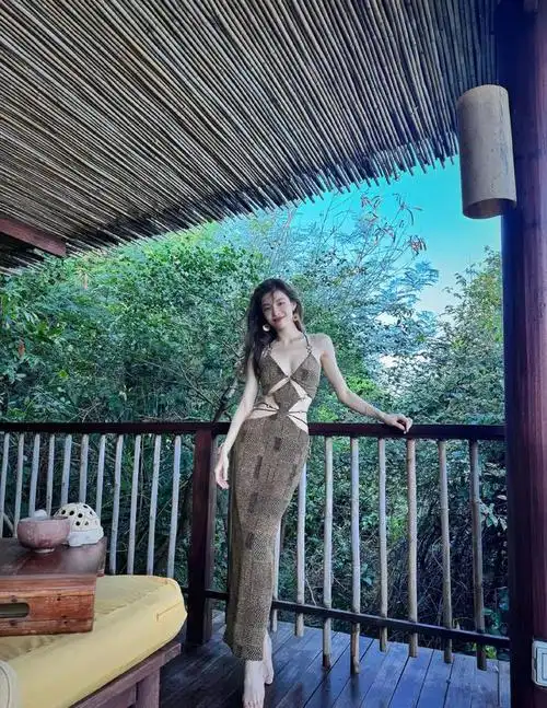 分享一组钟楚曦泰国旅游的美照