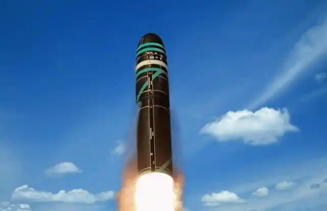 法国m-51潜射弹道导弹生产中.