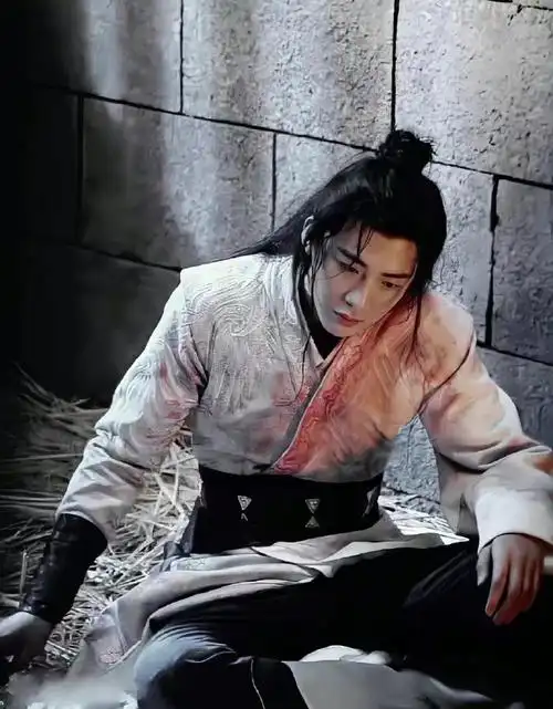 刘宇宁在《说英雄谁是英雄》中饰演的白愁飞被评为2022年暑期档最热