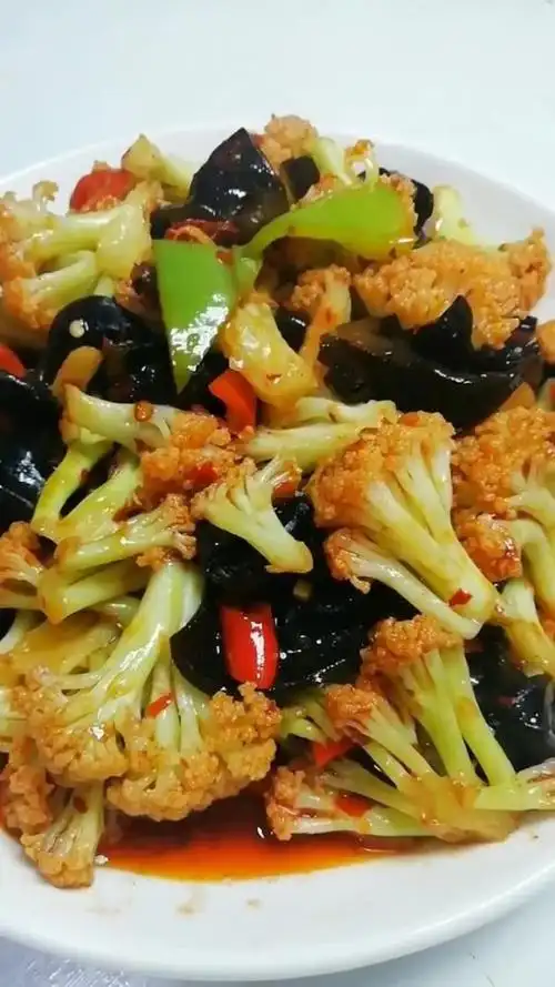 菜花炒木耳,简单好吃的小炒菜