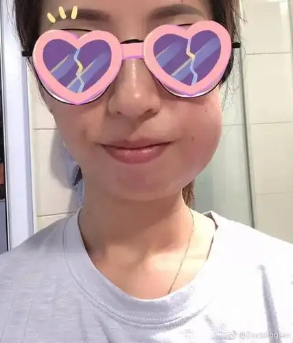 ▼ 还有位小姐姐 分享了拔智齿后如何避免脸肿的绝招 小伙伴们学起来