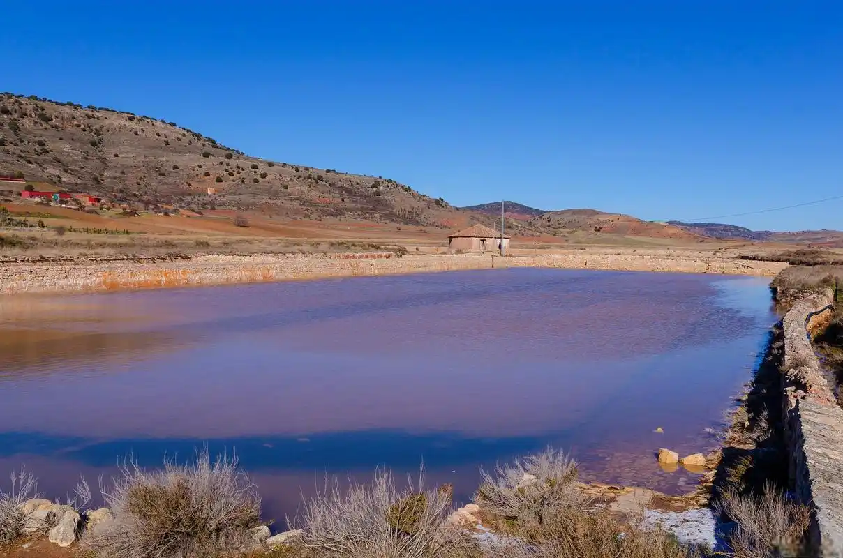 景区 红原县月亮湾景区,位于中国西南部,是一片充满诗意的风景区