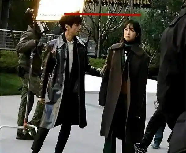 大家心里都清楚,考虑到他还穿着增高鞋,他的身高应该更加令人瞩目.