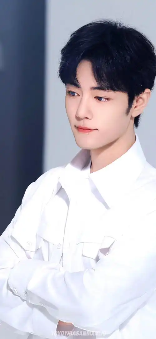 36 39———— 06龍93年壁纸同步上线06 ————#肖战工作