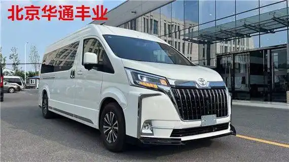 华通丰业丰田海狮改装商务车原车出厂之时内饰颜色单一,宽敞的内饰