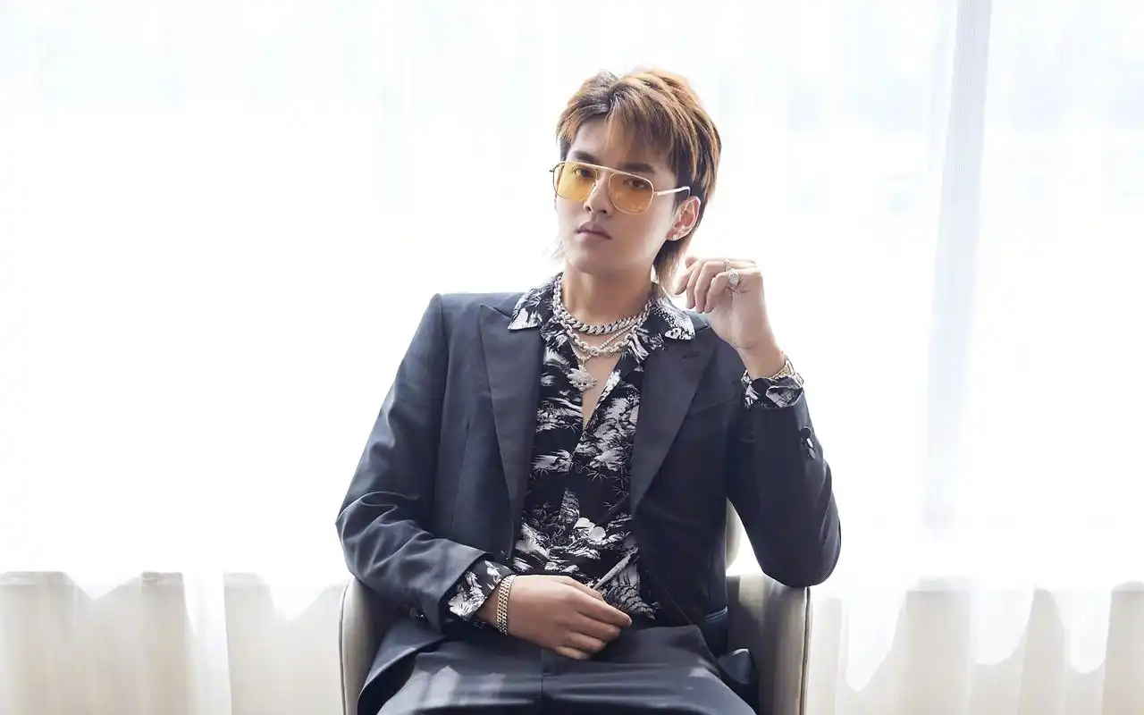 吴亦凡时尚气质高清桌面壁纸