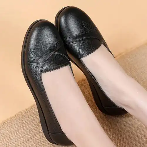 平底妈妈鞋软底软皮女式休闲皮鞋奶奶鞋防滑大码女鞋中年女士单鞋浅口