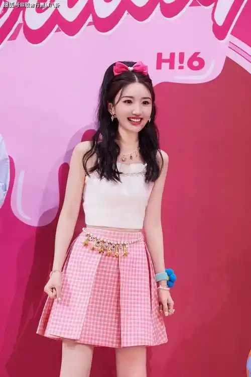 女星毛晓彤美照,白色吊带粉色短裙粉色蝴蝶结,化身粉红红芭比_照片