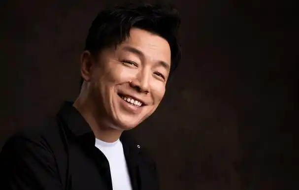 18岁黄渤忍了,18岁鹿晗也忍了,看了18岁的雷佳音我忍不了了