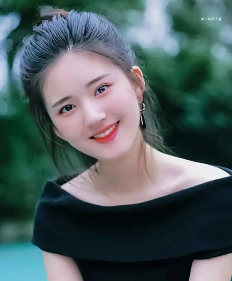 赵露思 早期照片 - 抖音