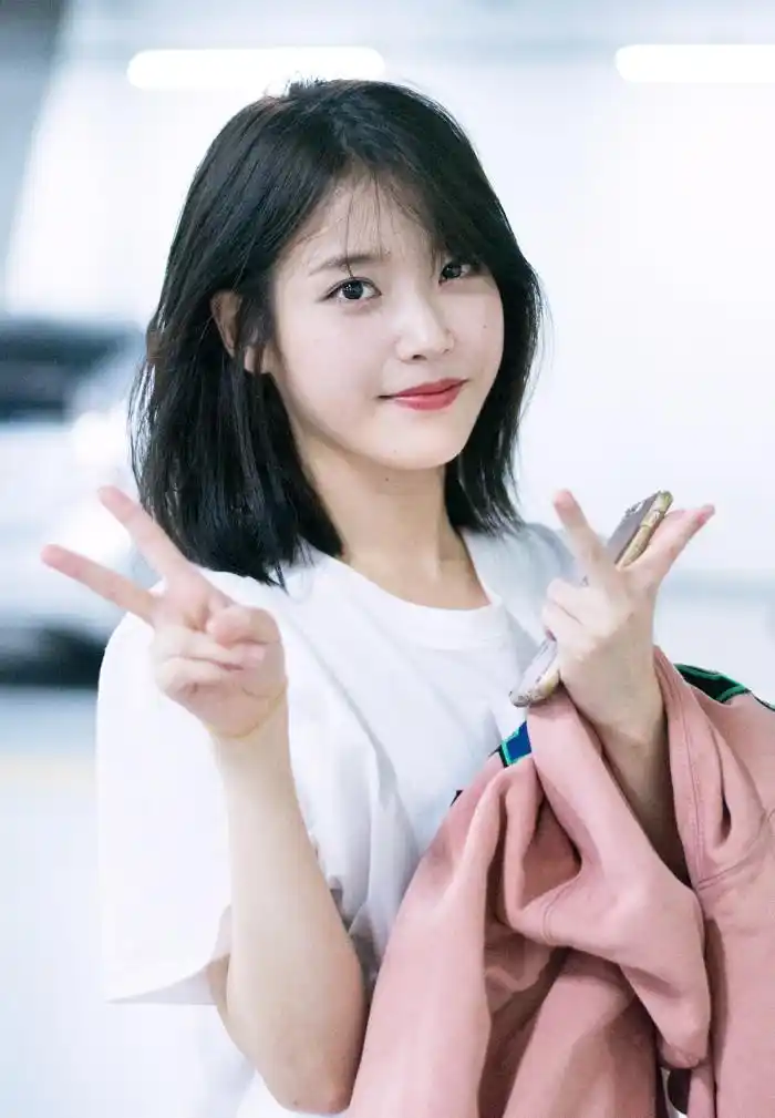 女神李智恩太美了,清纯的长相甜美的气质,空气刘海太减龄!