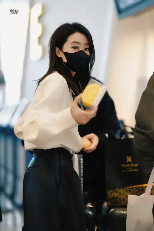 张小斐白衬衣##张小斐电影拯救嫌疑人