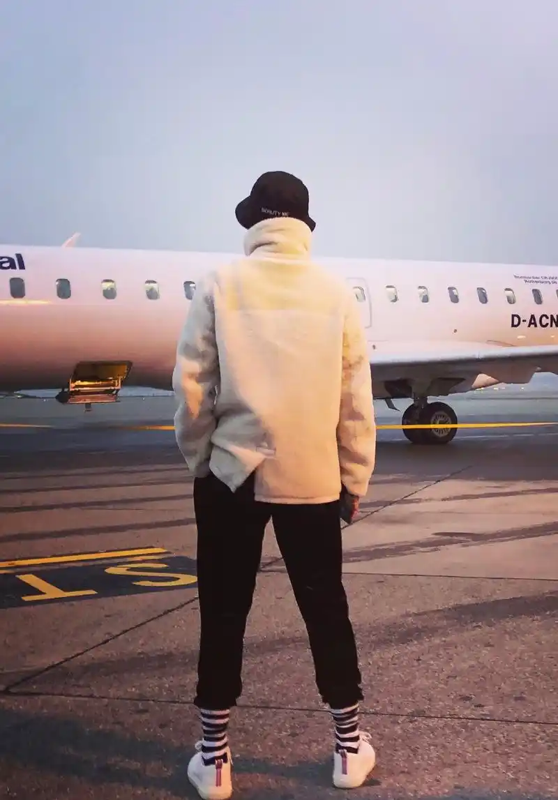 [杨洋][分享]190331 一组杨洋背影等你感受 你要的安全感这里有!