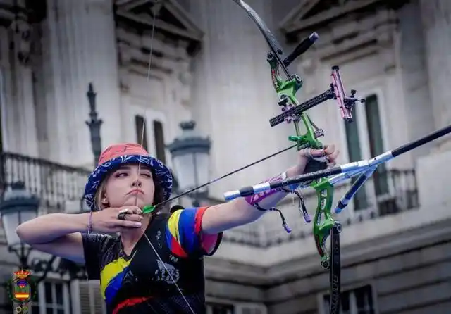 第2位,哥伦比亚射箭运动员瓦伦蒂娜·阿科斯塔·吉拉尔多