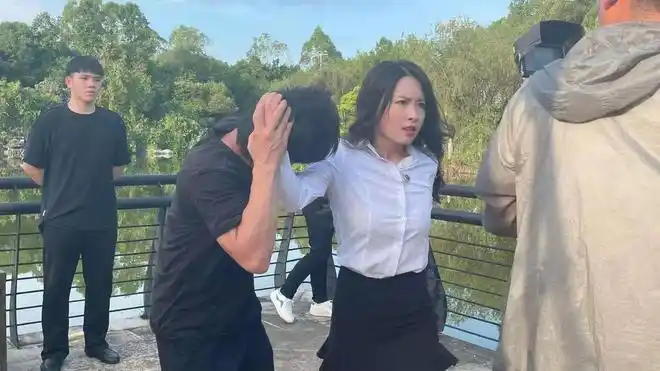 由演员王宇主演的电影捕狼行动在广东清远热拍