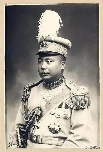 民国军阀混战之时,你会发现他们基本上并不赶尽杀绝,战争惨烈程度相对