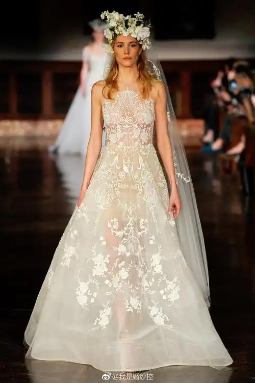 通透的蕾丝质感来自reem arca spring 2019