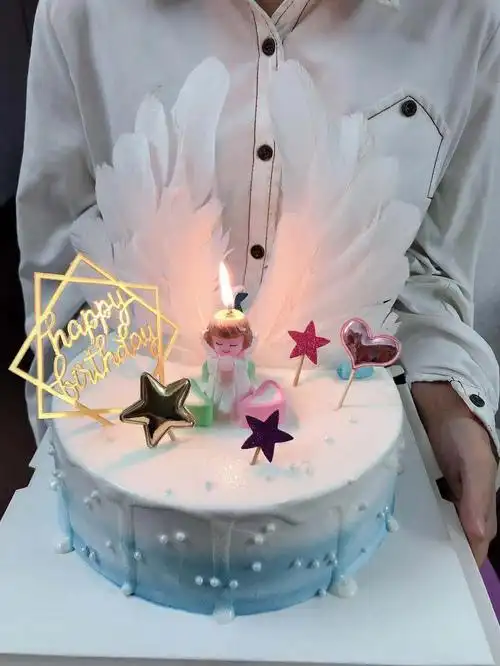 祝我生日快乐. 这个蛋糕太他妈.