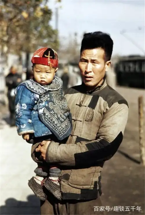 1945年上海珍贵彩色照:整洁的补丁衣服,图五美国"圣保罗号"