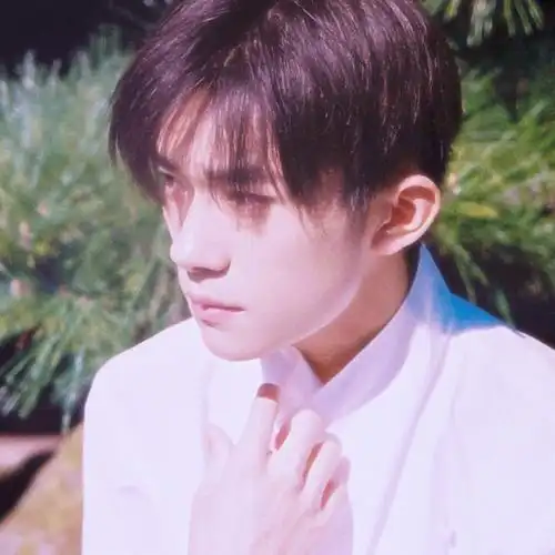 易烊千玺头像/by奶糖泡芙