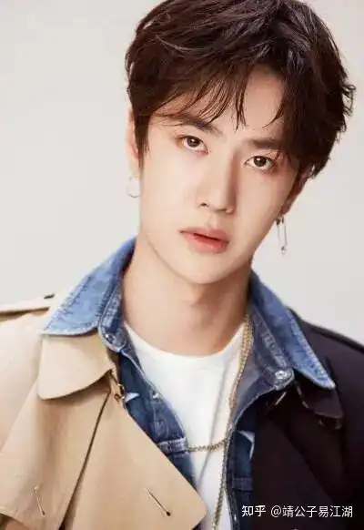 今天来讲王一博,出生日期是1997年8月5日,这个年纪的话是在百度上面查