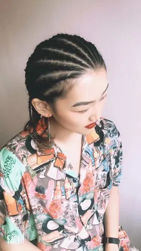 适合女生的短发脏辫,半头脏辫_发型