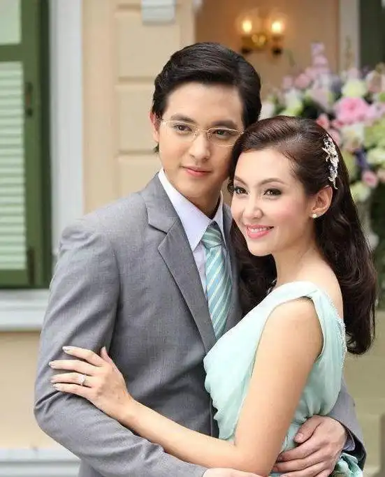 《名门绅士之珍爱妙方》:这部剧是男女主第一次合作,之后就二次合作