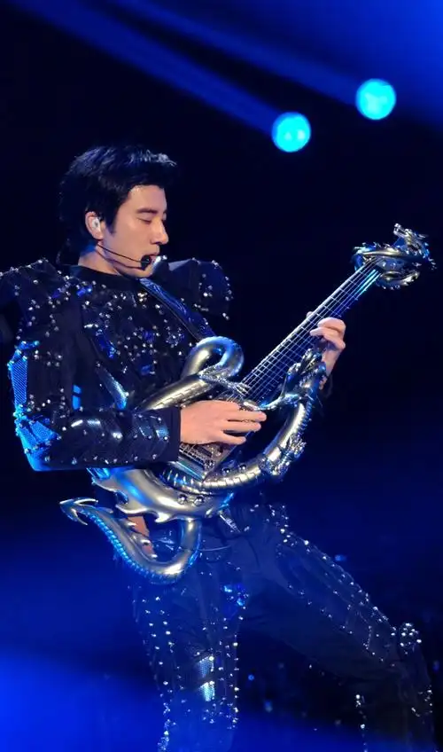 亲爱的珠海,看看咱们昨晚有多难忘昨晚是2018最后一场演唱会王力宏