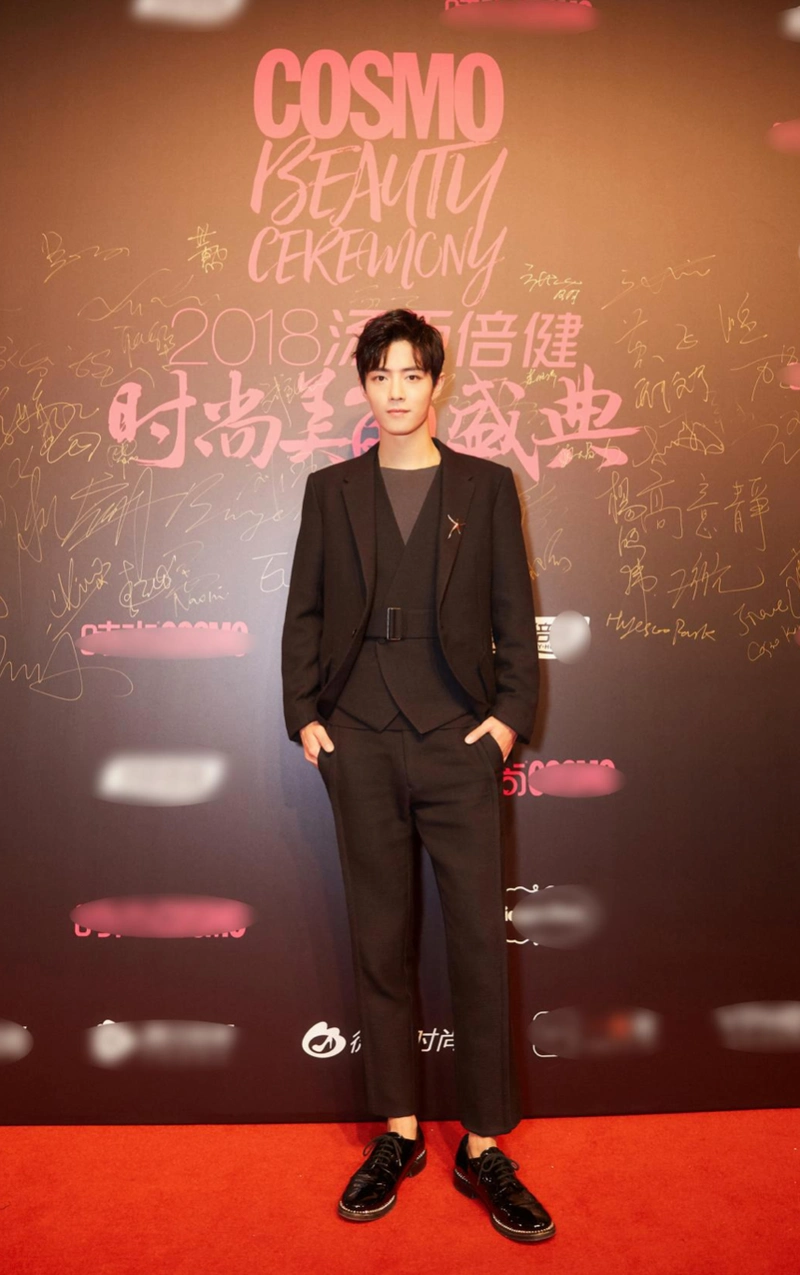 肖战出席时尚美丽盛典 时尚贵公子气尽显