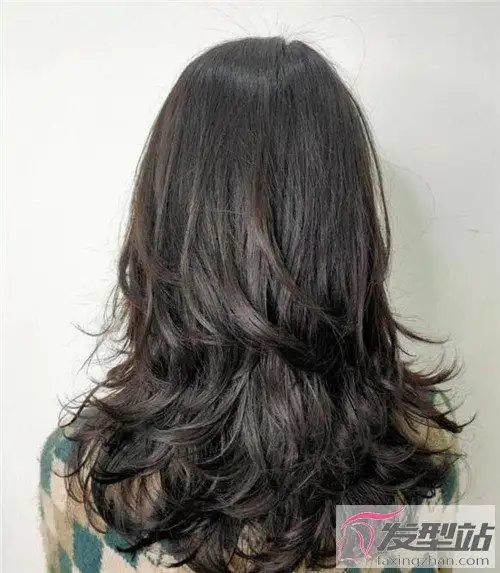 中长发怎么烫好看 烫发尾发型知性优雅