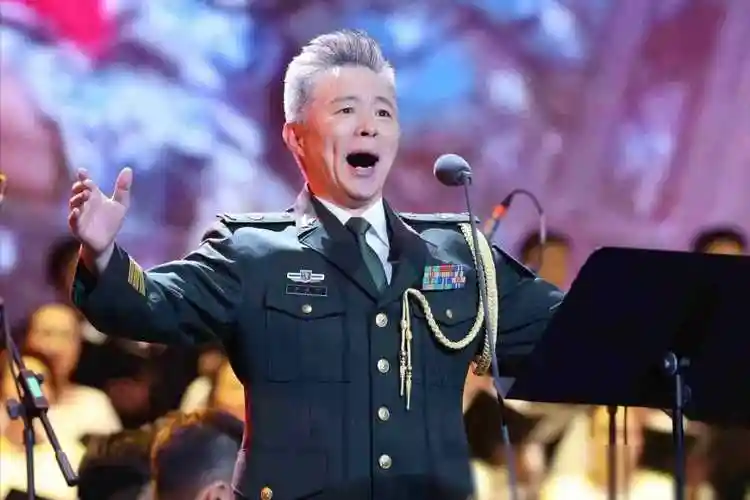 歌唱家王宏伟:从逆境中走来的音乐之声