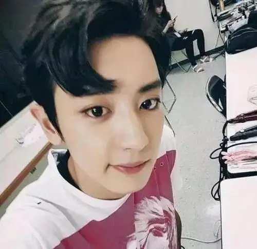 男生刘海打薄剪碎