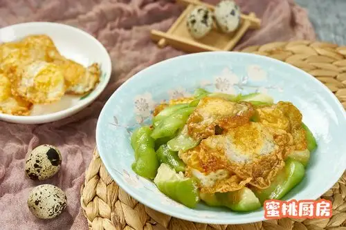 【小炒丝瓜荷包蛋】的做法