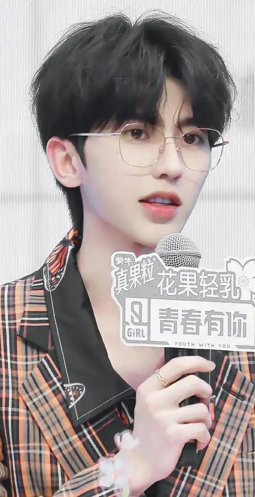 有i眼镜吗来提名秀人戴眼镜的美图