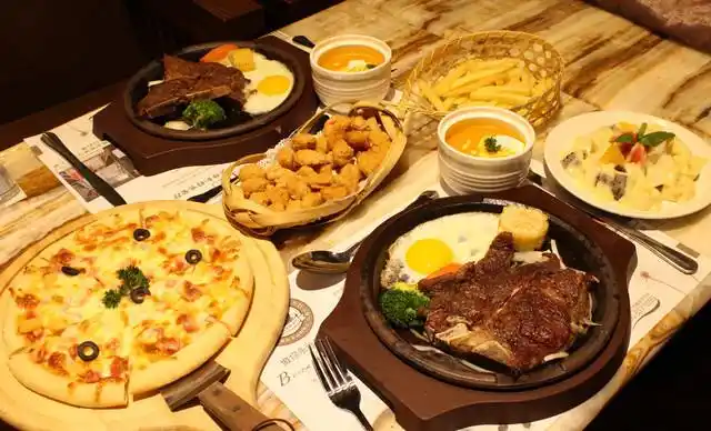 【知己西餐酒吧】经典双人套餐,提供免费wifi,美味随心萦绕