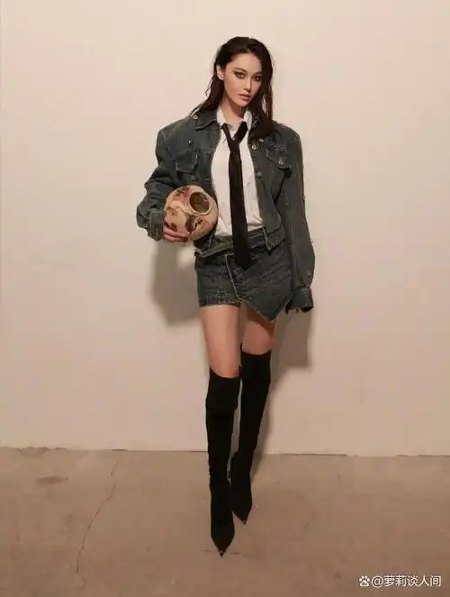 巴黎时装周:港娱顶流姜涛被胡歌碾压,张馨予卖弄性感