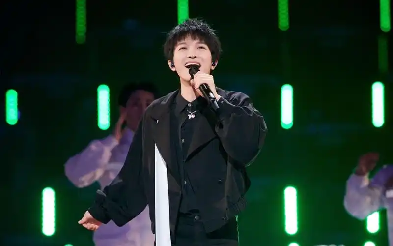 周深江苏卫视2021跨年演唱会丨myheartwillgoon不老的爸爸官方饭拍