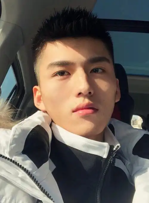 短发,寸头,运动系男生,帅气又有安全感,当男朋友最合适