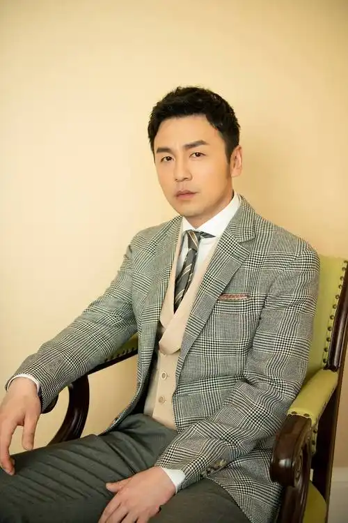 最红最帅雷佳音:娶同班美女,不为人知的成名史