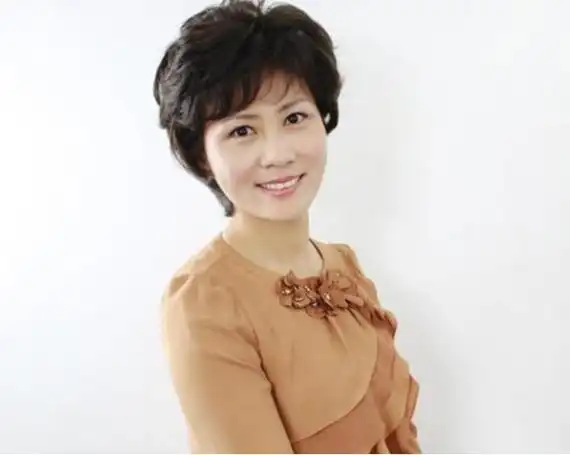 适合七十岁老太太的发型