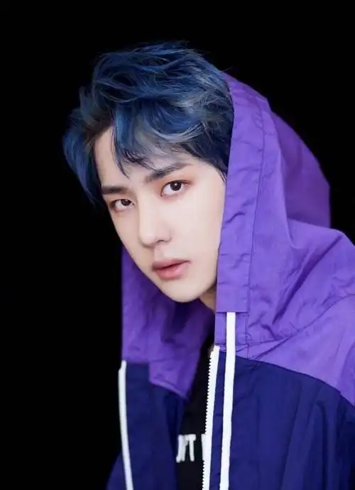 王一博的驾驭能力不是吹的高级紫色穿得帅气潮流一般人做不到
