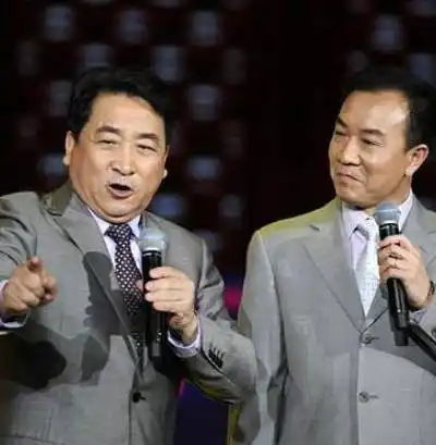 2004年深夜,杨蕾接到离婚通知,原因是丈夫戴志诚要娶自己"婶婶"_小品