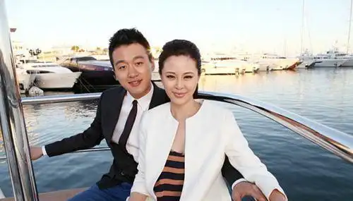 他们堪称最强"师生恋",把40岁老师宠成公主,8年生仨孩子!